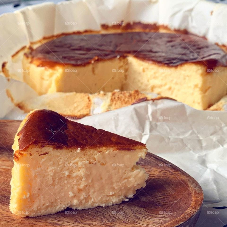 Creamy gooey flourless basque burnt cheesecake 