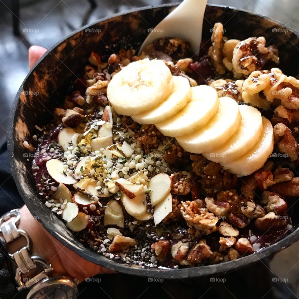 Açaí bowl with bananas and almonds