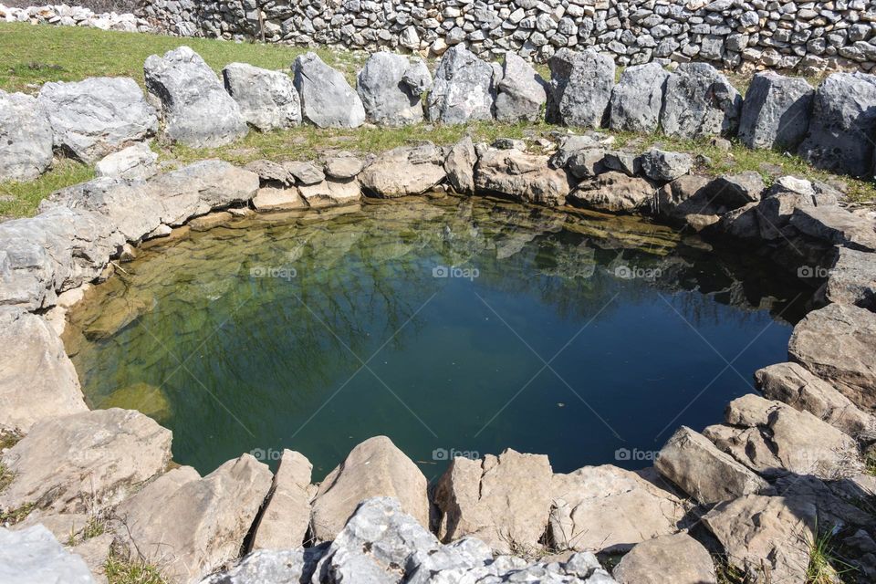Round natural well