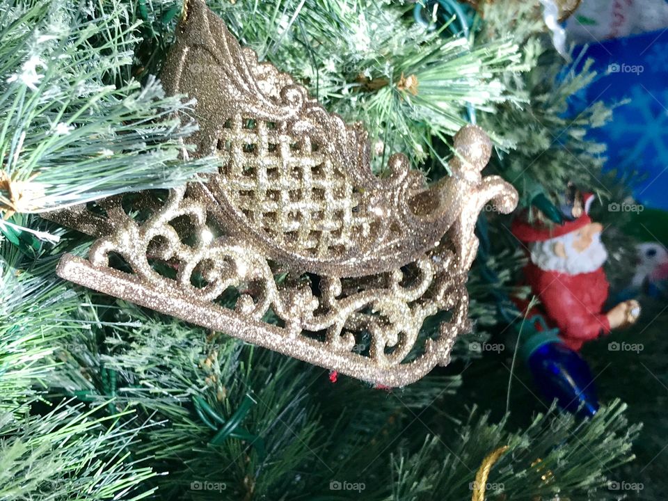 Gold glitter ornament 