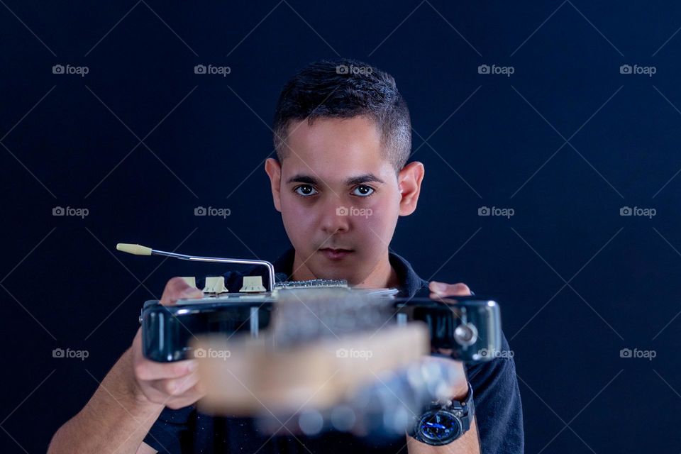 Músico e sua guitarra