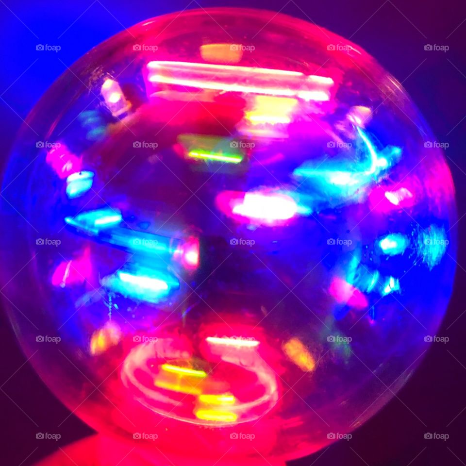 Spinning Lighted Sphere Toy