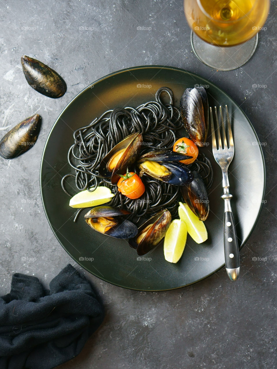 Black pasta with mussels