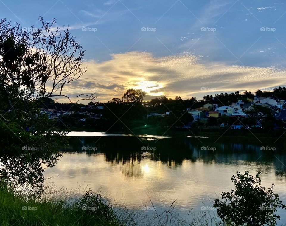 Seeing Double? 🇺🇸 The image of the neighboring buildings of Lago do Orfeu in Bragança Paulista, reflected in the water. Uau, and the Sun? / 🇧🇷 A imagem dos prédios vizinhos do Lago do Orfeu em Bragança Paulista, refletida na água.