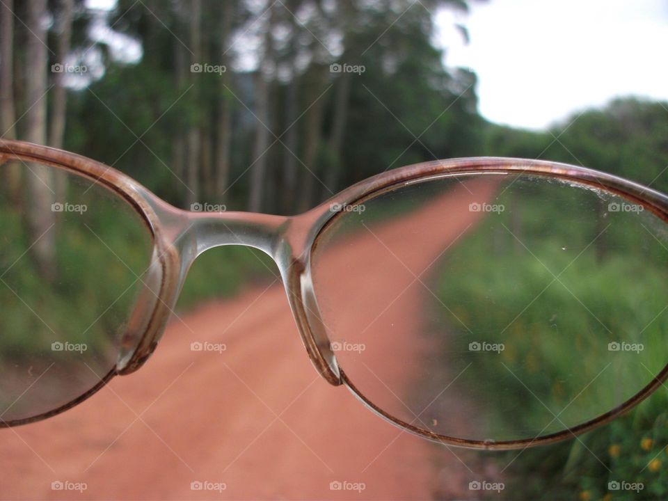 Por tras das lentes da vovó.