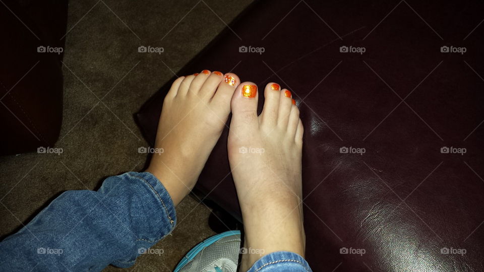 matching toes
