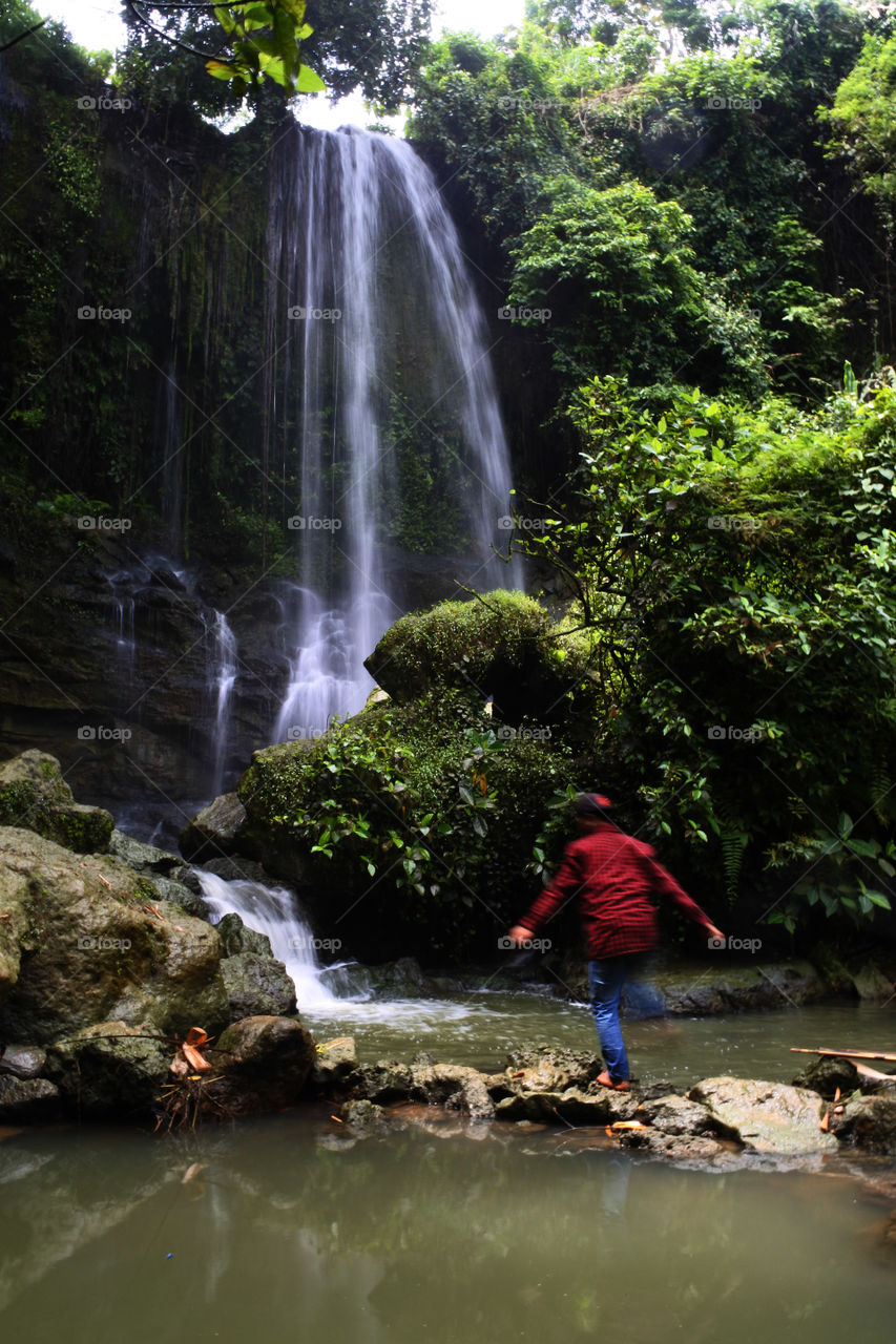 slowly walk under waterfall