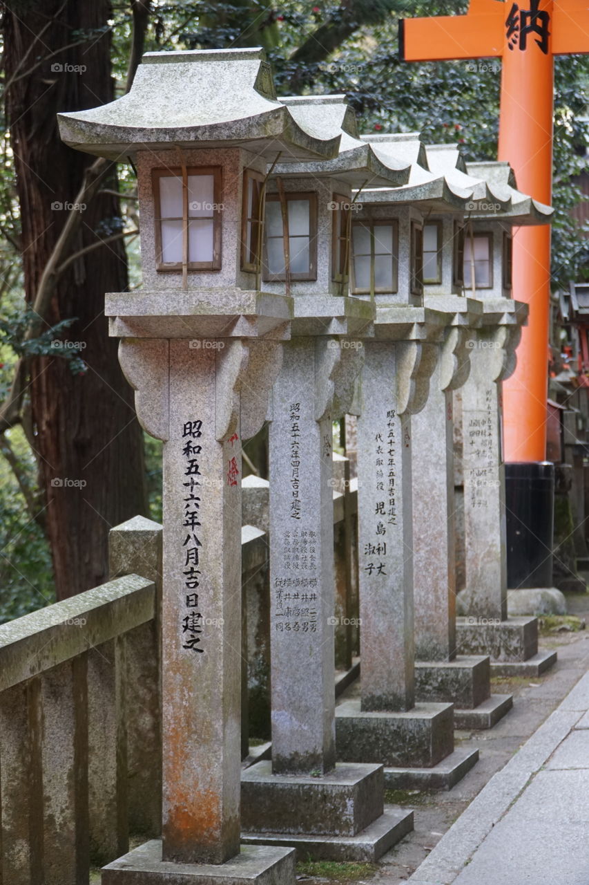 Five Stone lanterns 