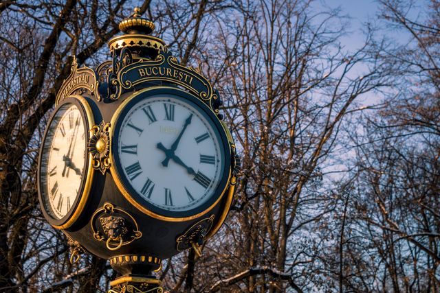 Round clock