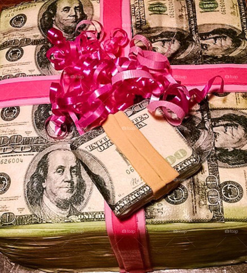 Money decorated cake 