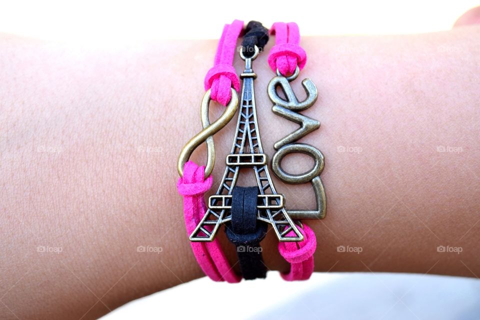 Pink & Eiffel Tour