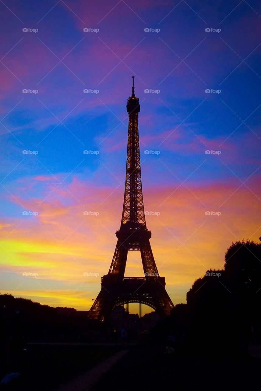 La Tour Eiffel at dusk