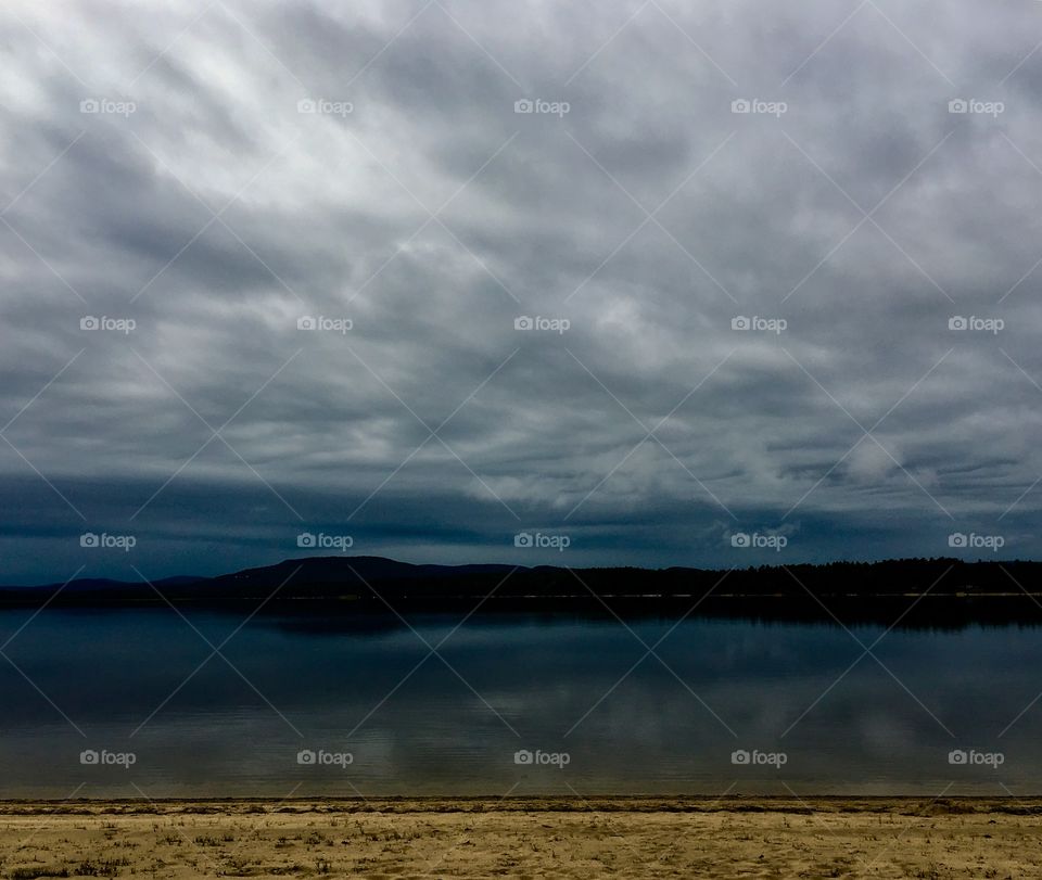 Cloudy day on the pond 