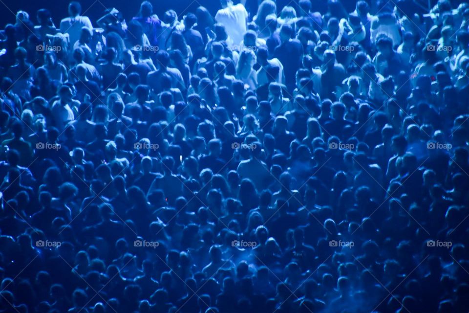 Crowd feeling blue