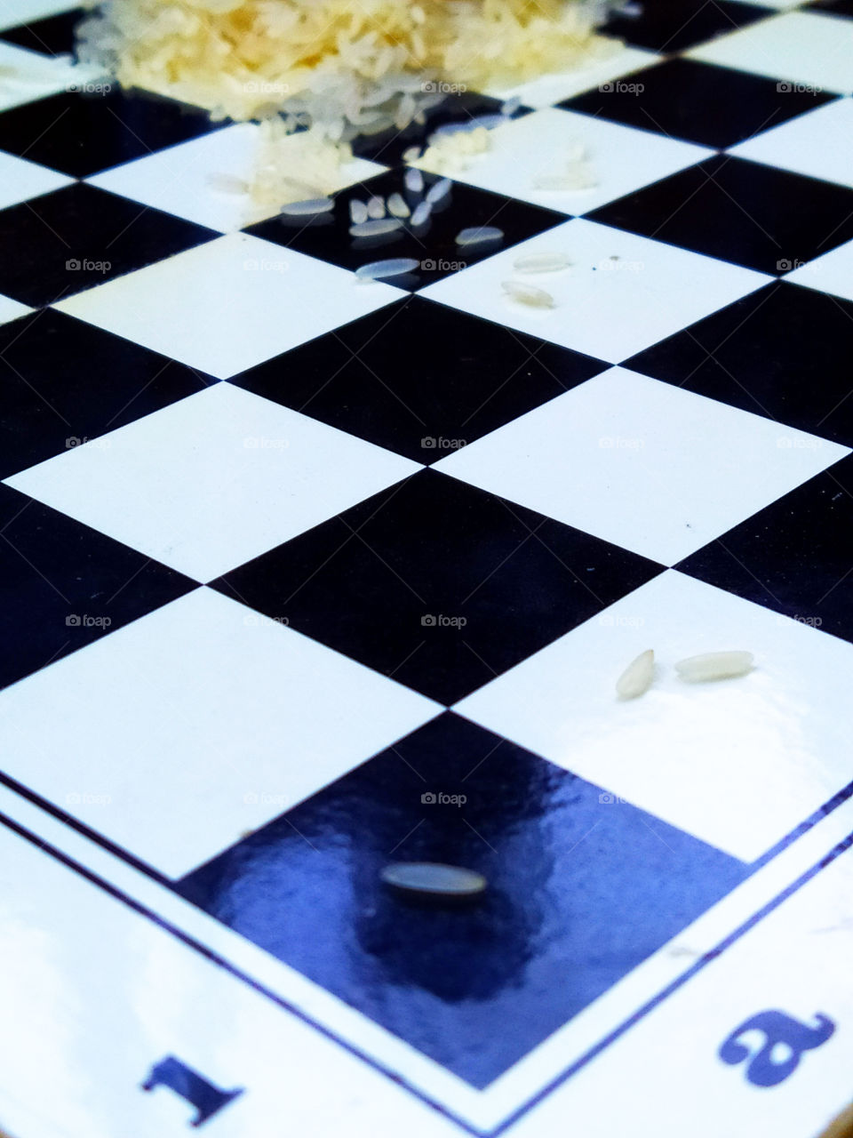 The legend of the rice grain and the chessboard