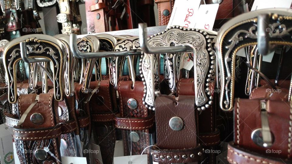 Fivelas e cintos, country.