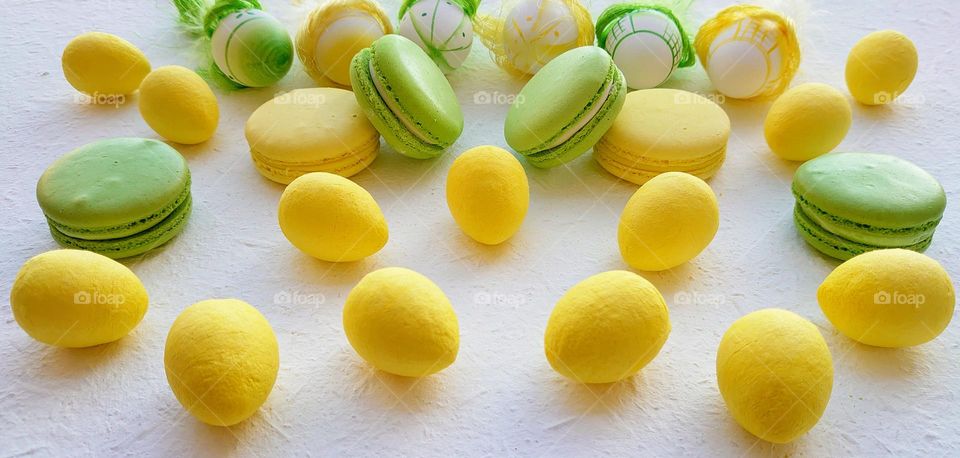 Happy Easter 🐰🐣 Eggs and macarons💛💚