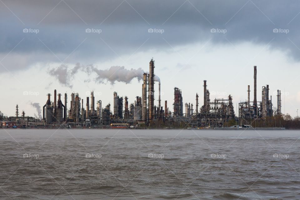 Refinery on Mississippi River 