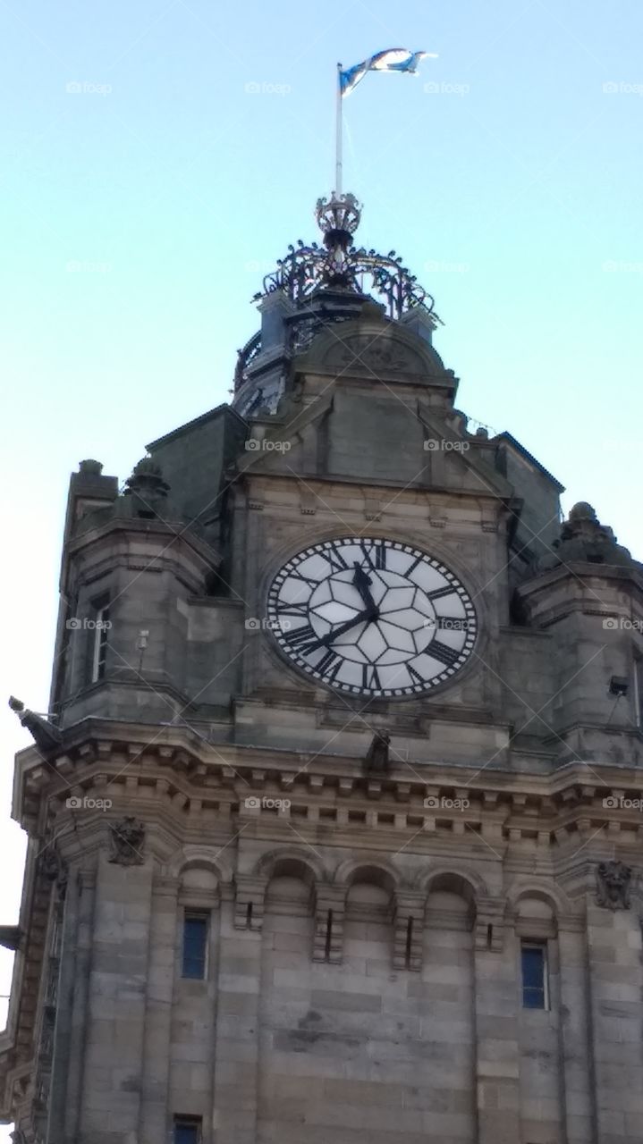 Clocks in Edinburgh