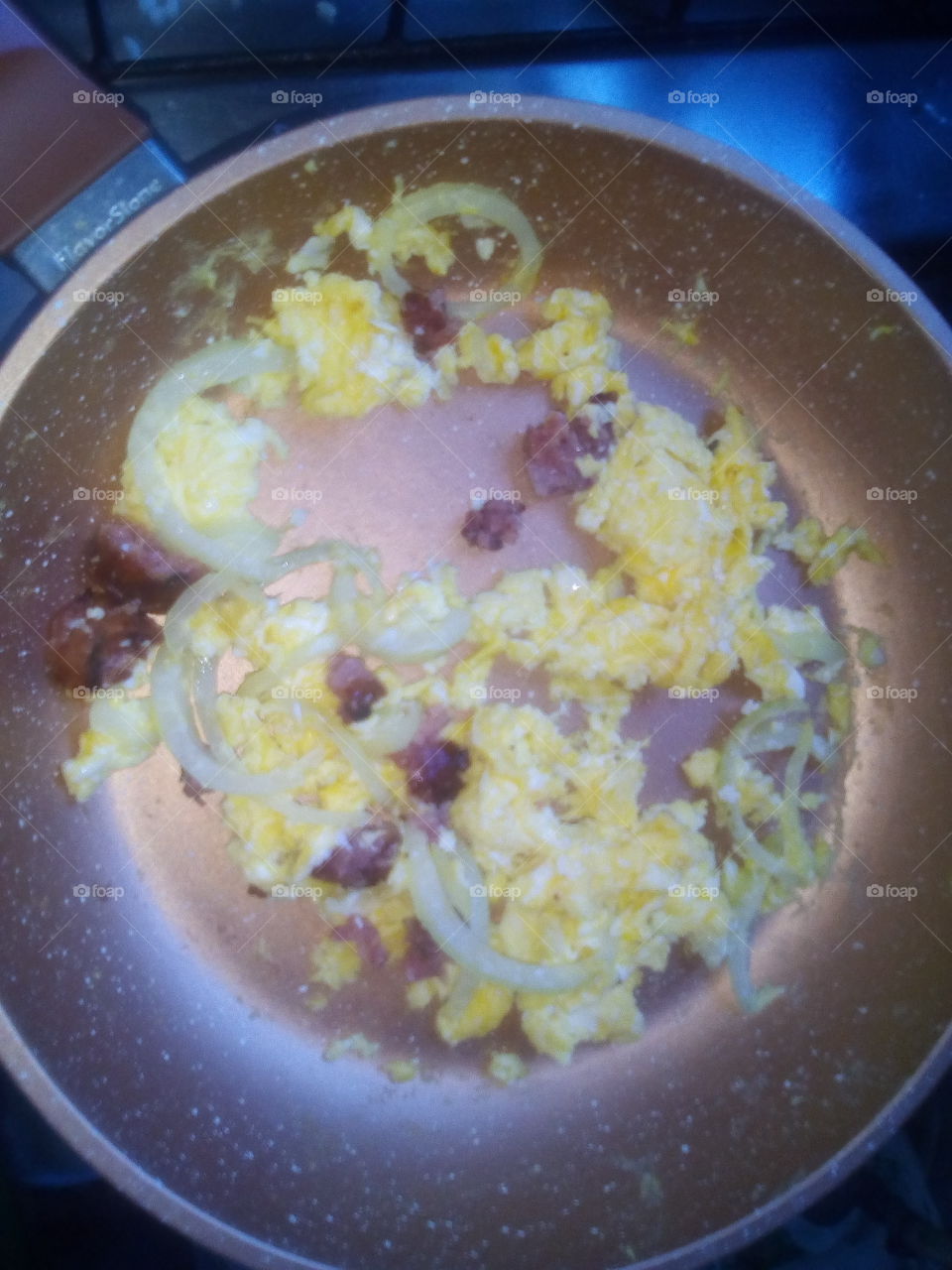 Ovos mexidos com linguiça