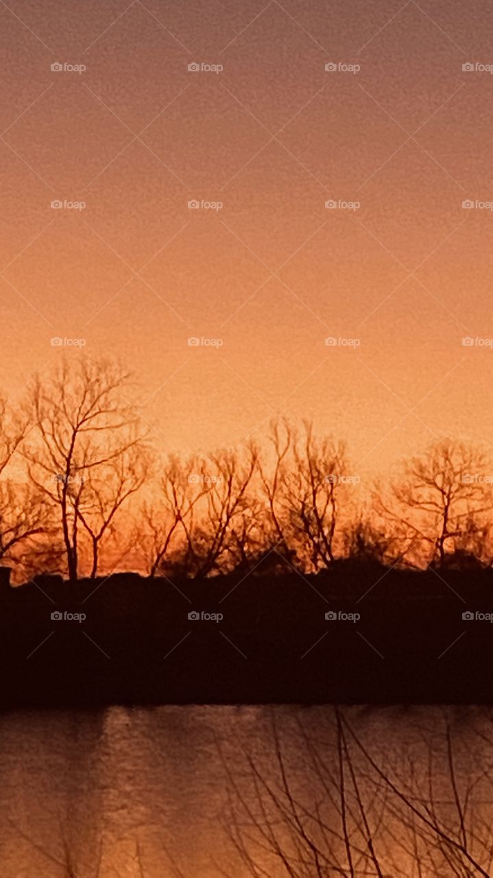 Early Evening pic enormous clarity and color. Powerful sunbeams thick bright full of energy. 