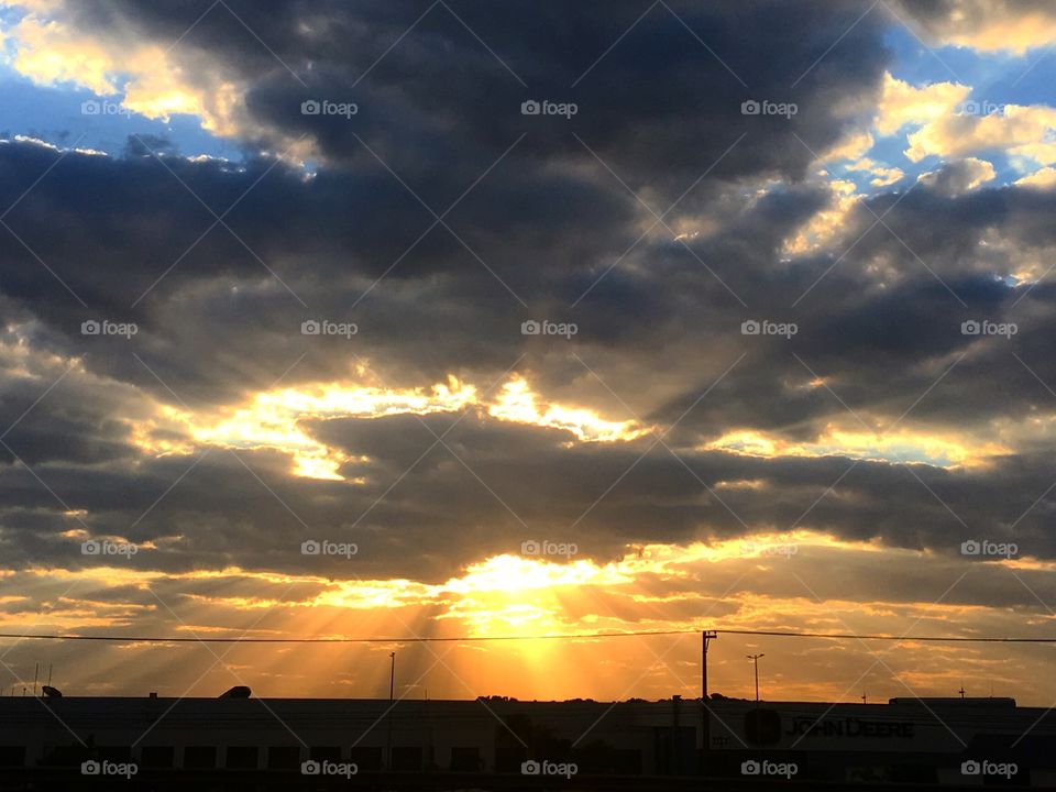 A #natureza é generosa em sua beleza. Viram esse #sol poente?
Que belo final de tarde...
📸
#FOTOGRAFIAéNOSSOhobby
#paisagem #nature #photooftheday #mobgrafia #landscapes #fotografia #onspiration #photo #pictureoftheday #entardecer