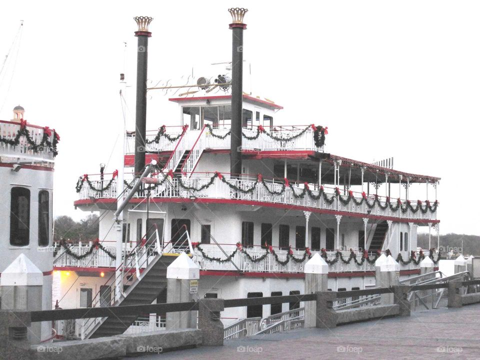 Tour boat in Savannah Georgia