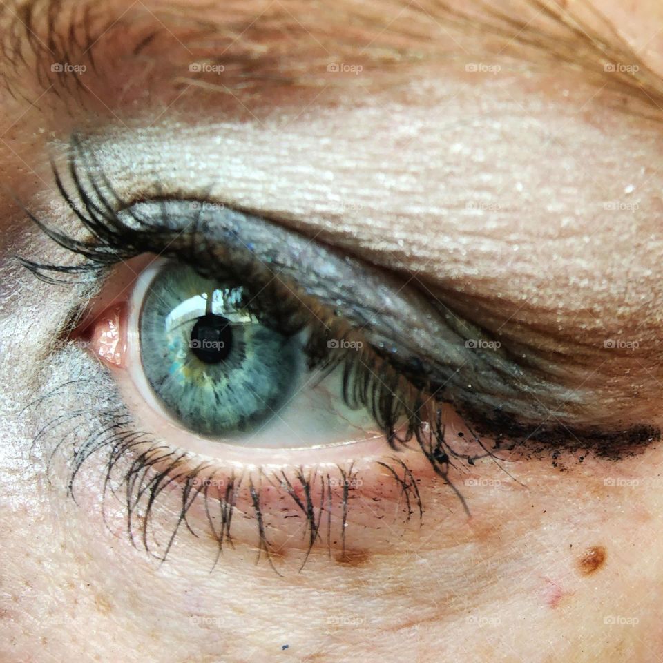 Eye makeup with a blue colour scheme.