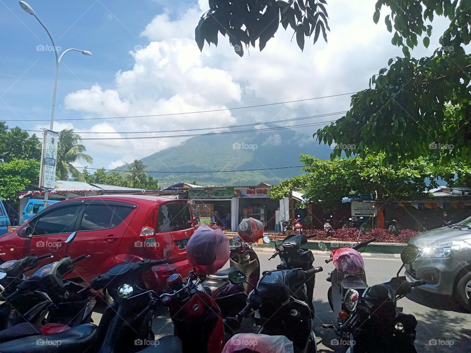 gn. berapi Gamalama pulai Ternate