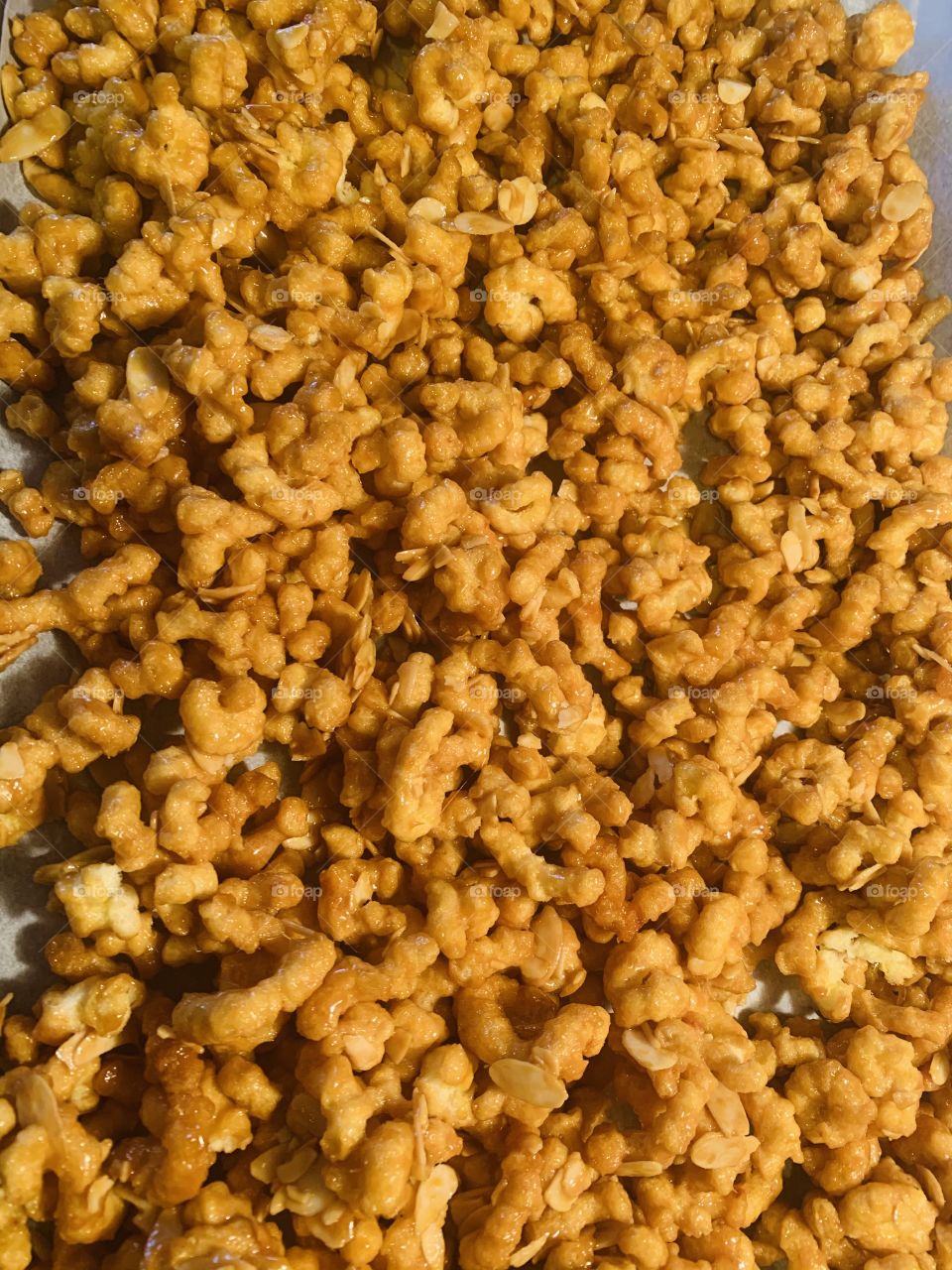 Caramel popcorn twists 