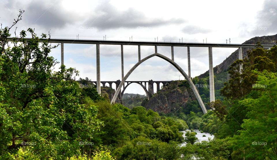 Old and modern railway bridges