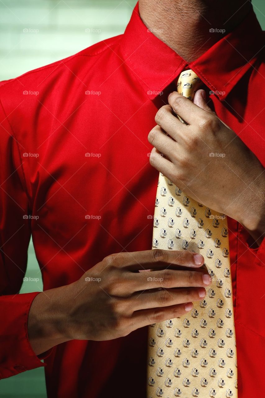 man tying a necktie