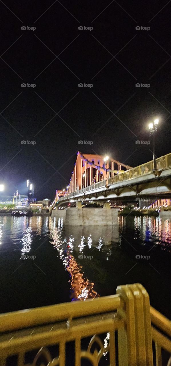 pittsburgh bridge at night
