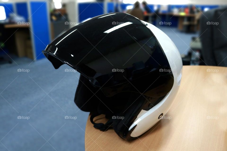 Safety helmet for motorcycle riders and for motorcycle racers, this sport helmet is to avoid a hard impact to the head