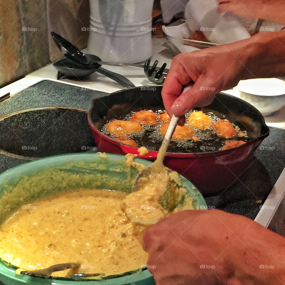 Person cooking tikka in kitchen