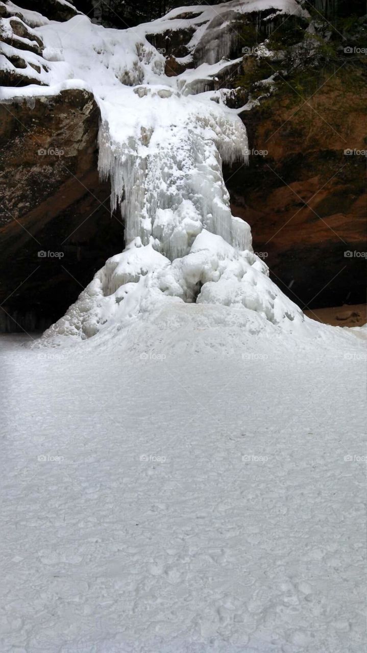 frozen falls. hocking  hills 