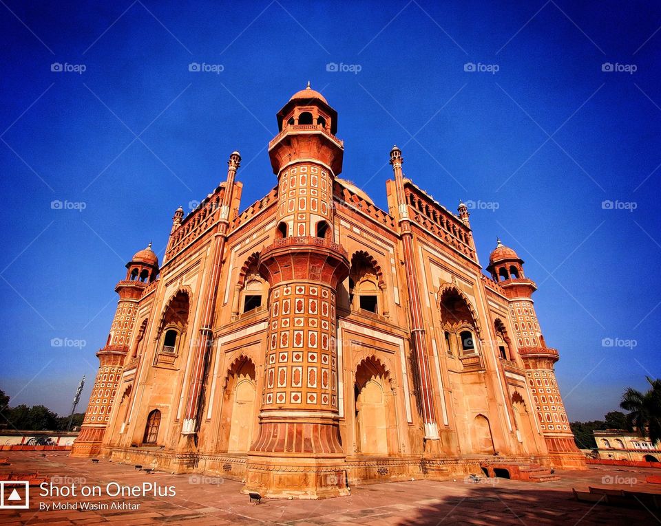 Explore Safdarjung tomb. Safdarjung's Tomb is a sandstone and marble mausoleum in Delhi, India. It was built in 1754 in the late Mughal Empire style for Nawab Safdarjung.