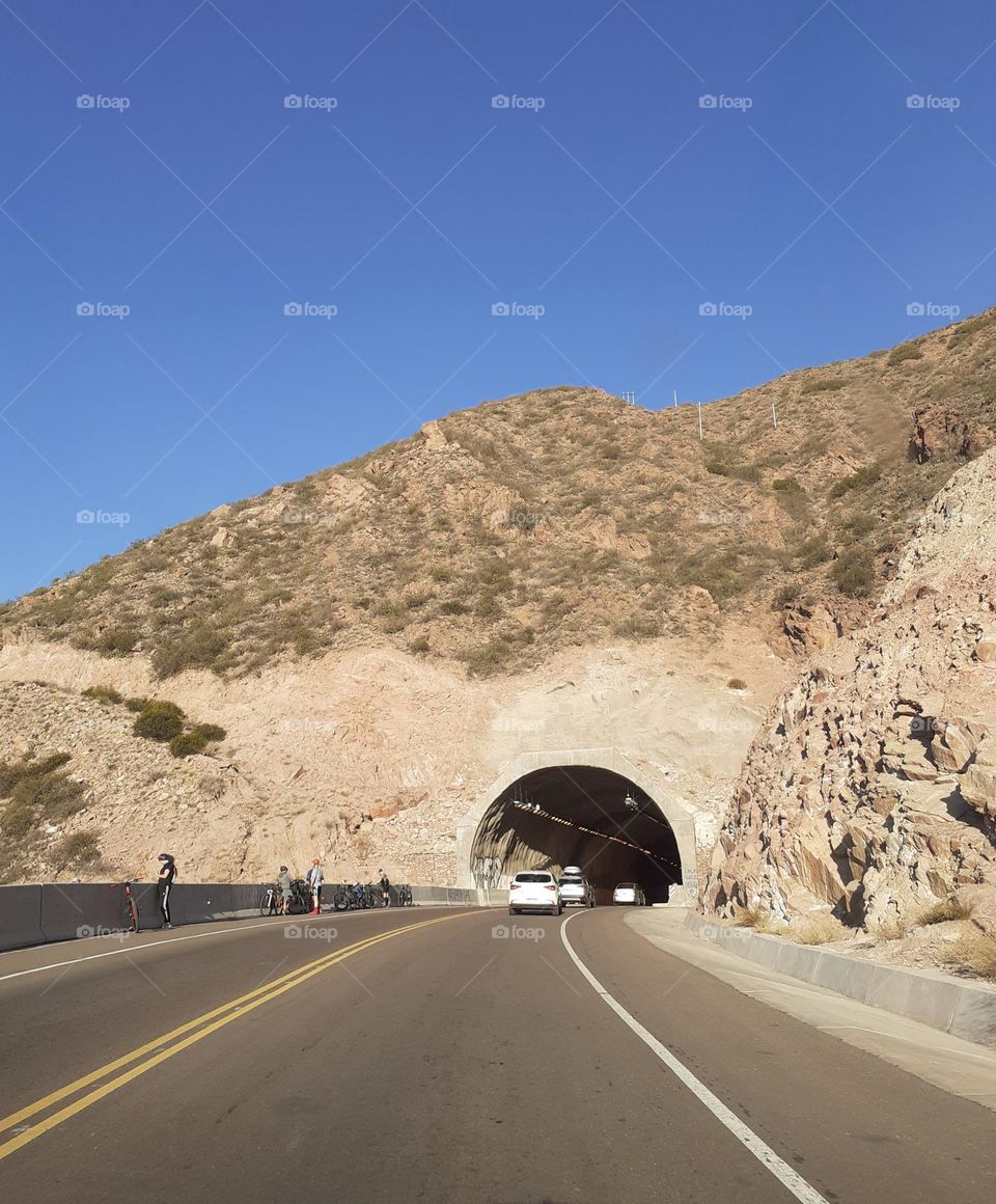 túnel en montaña de Mendoza