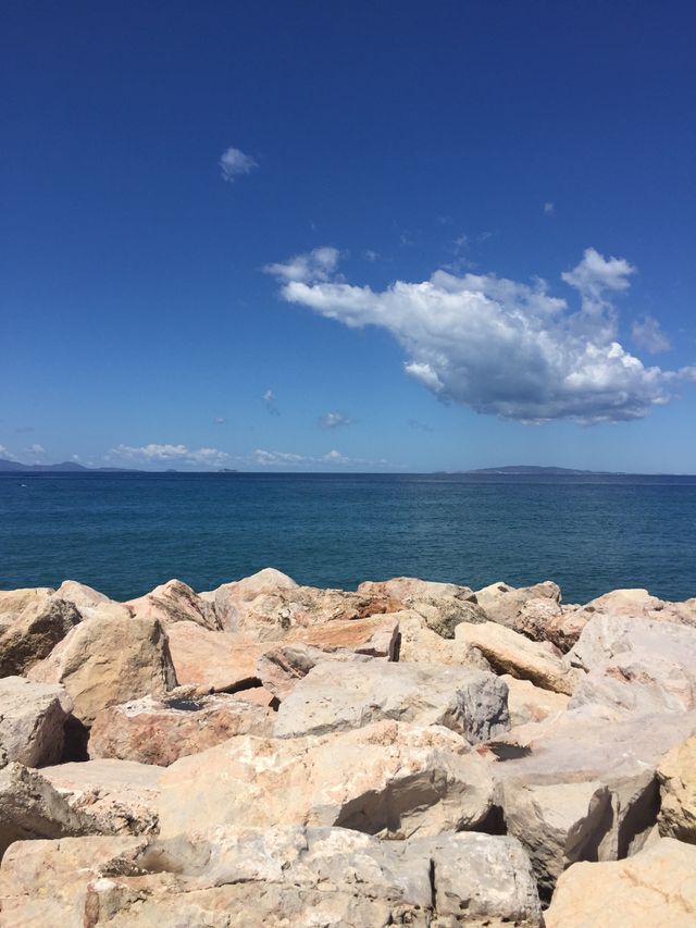 Beach of rocks 