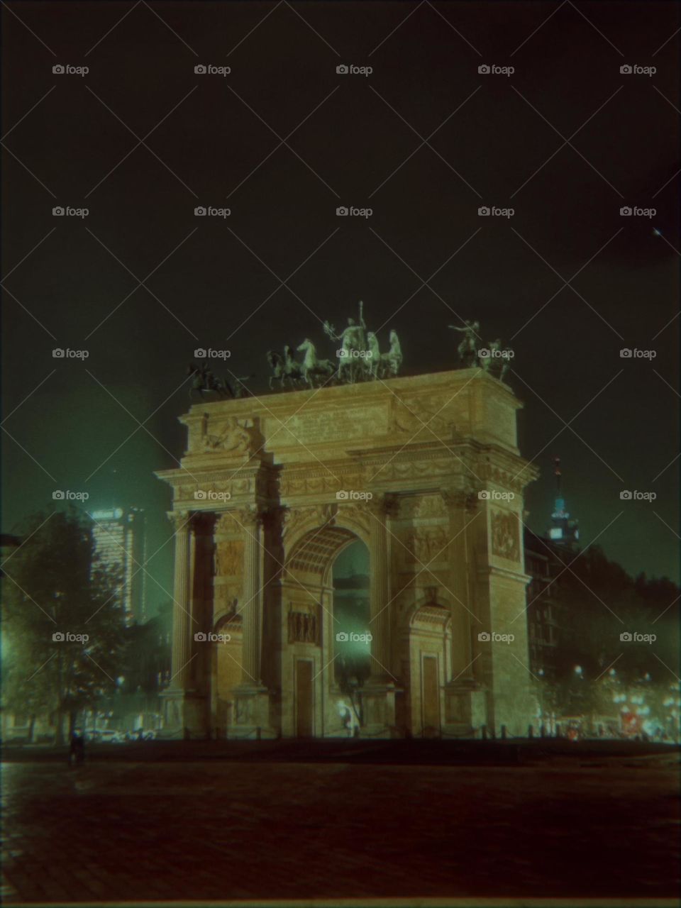 Cinematic streets of Milan. Arco della Pace