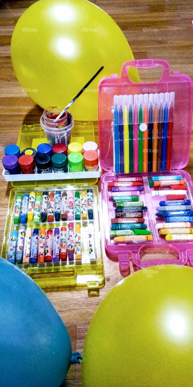 what a pretty lovely colorful things which is useful for study and for doing arts for leisure times.😊😊😊