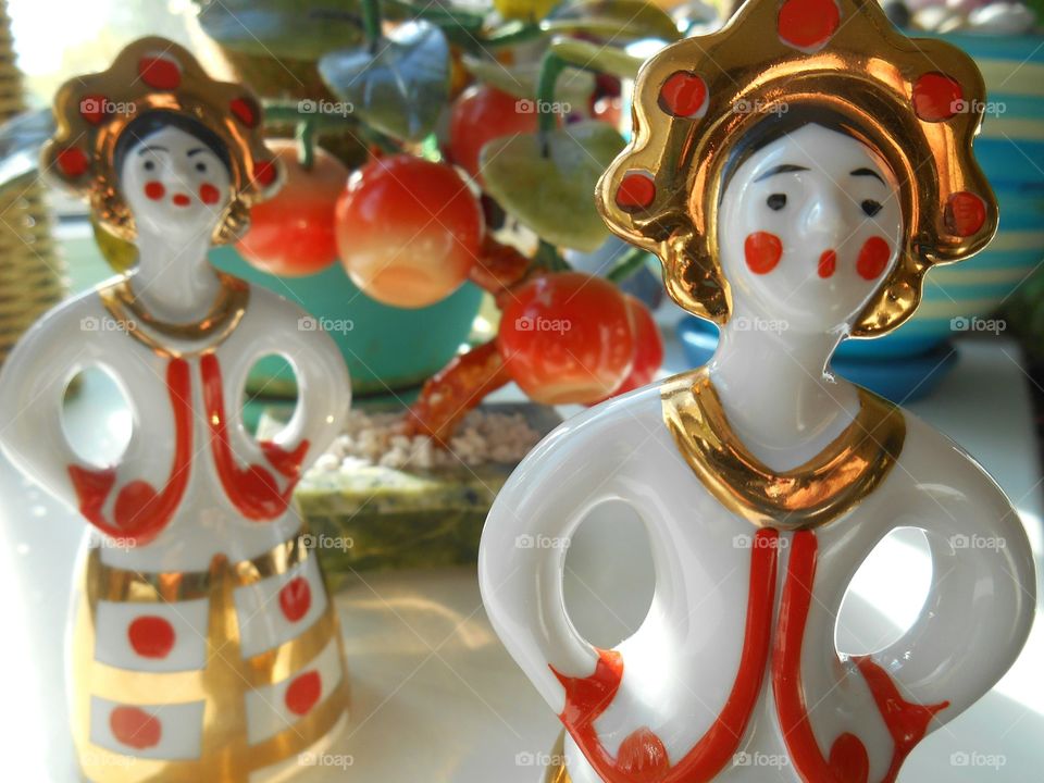 shape gold figures porcelain