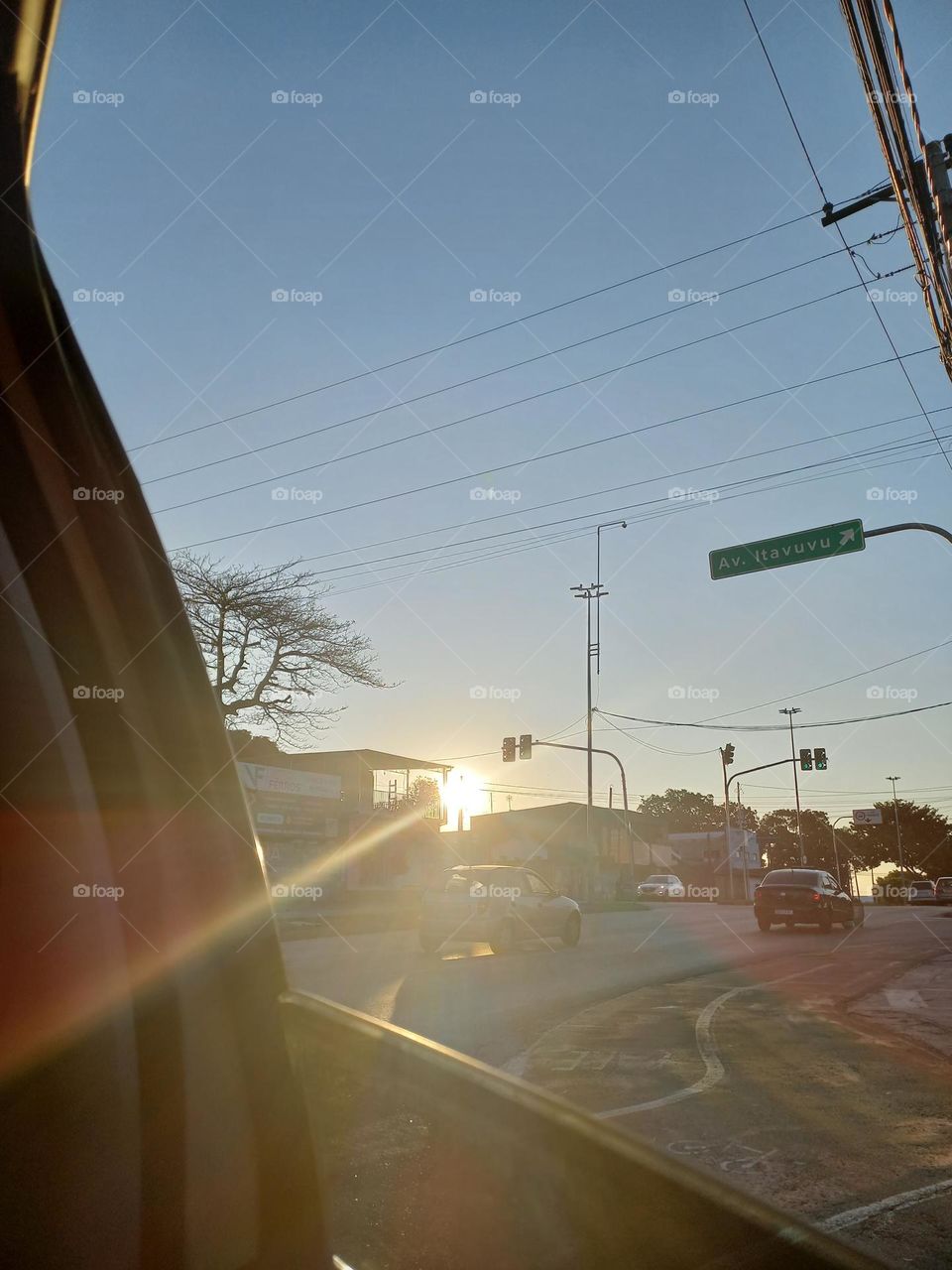 Pôr do Sol é um espetáculo,  que faz referência  ao momento do dia em que  acontece o desaparecimento da luz do sol no horizonte. Conhecido, também  como Ocaso, Crepúsculo ou Ponte.