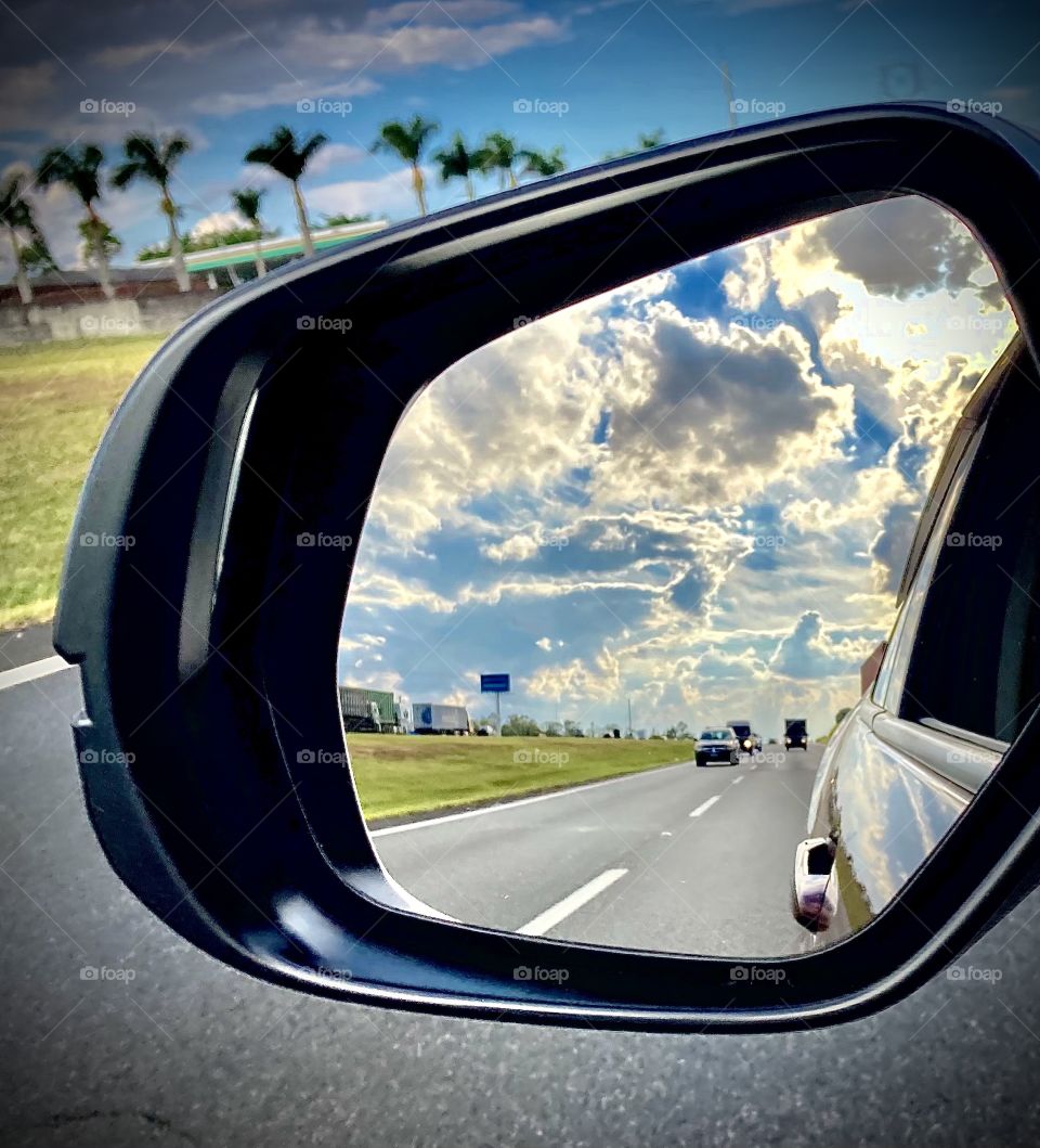 The beautiful scenery of Rodovia dos Bandeirantes, in São Paulo!  Exploring Brazil on the roads. / A bela paisagem da Rodovia dos Bandeirantes, em São Paulo! Desbravando o Brasil pelas estradas. 