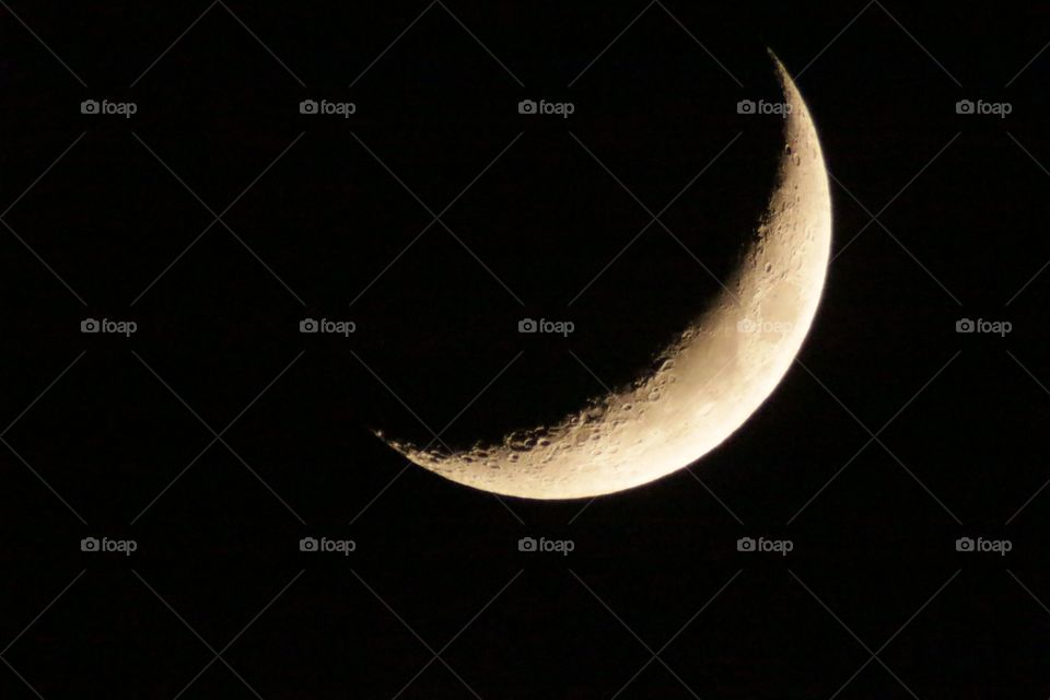 waxing crescent moon 25% 