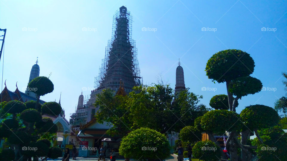 Even under construction, Wat Arun still looks stunning.