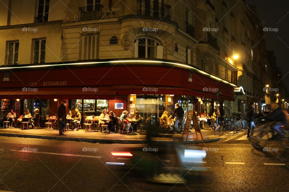 Nightlife in Paris 