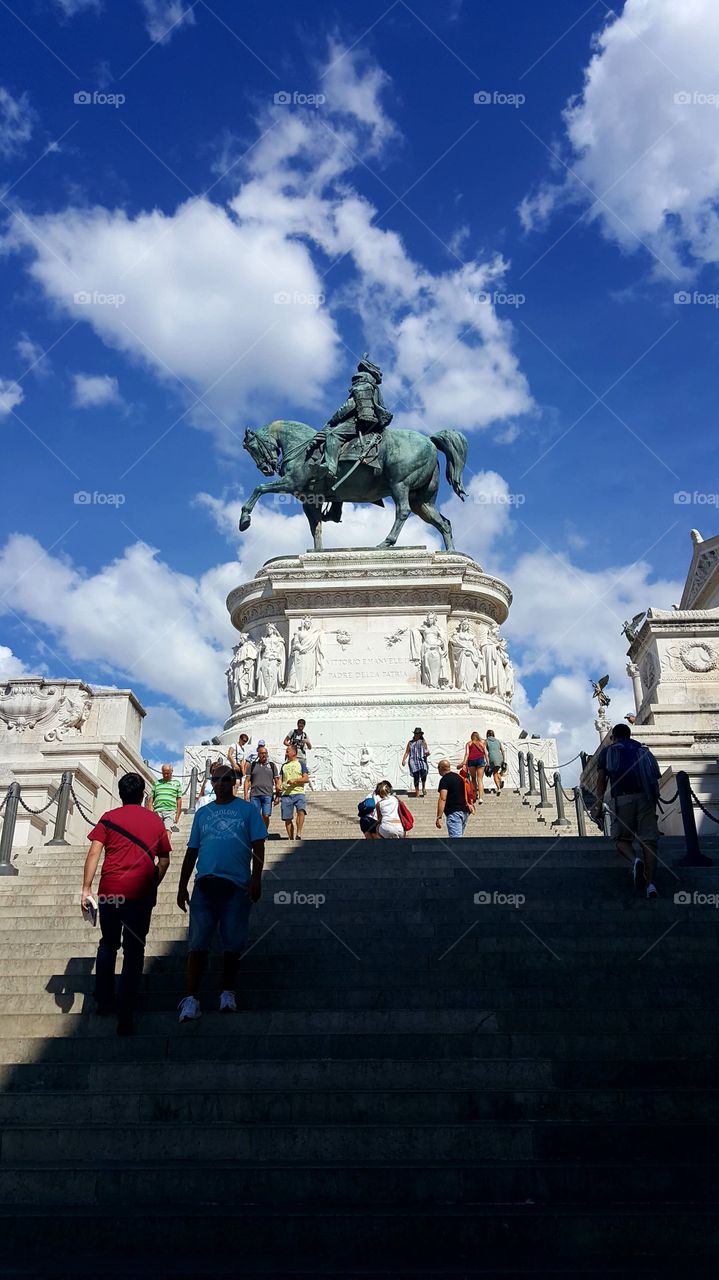 equestrian statue of vittoriano