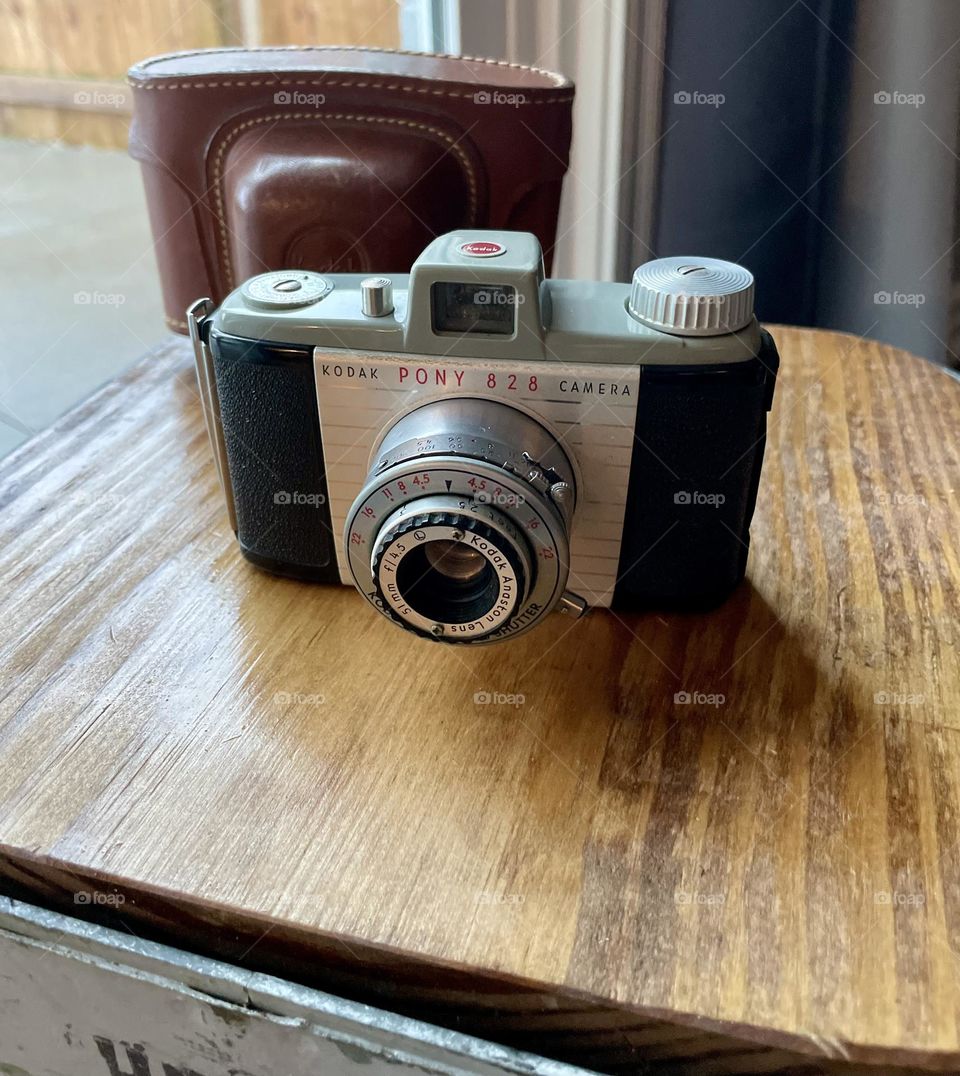 Kodak Pony 828, product photography, vintage camera on display, collectible cameras, Kodak Pony 828 vintage camera 
