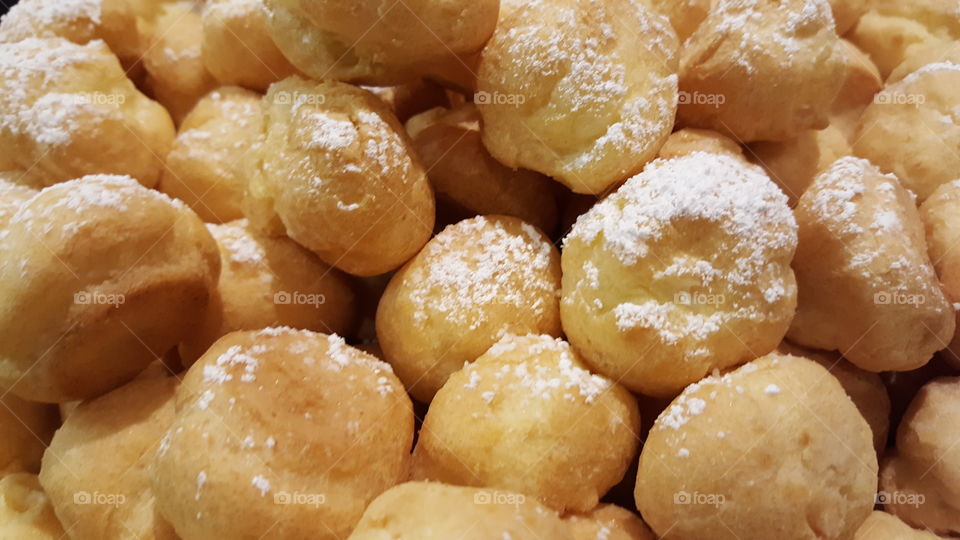 cream puffs